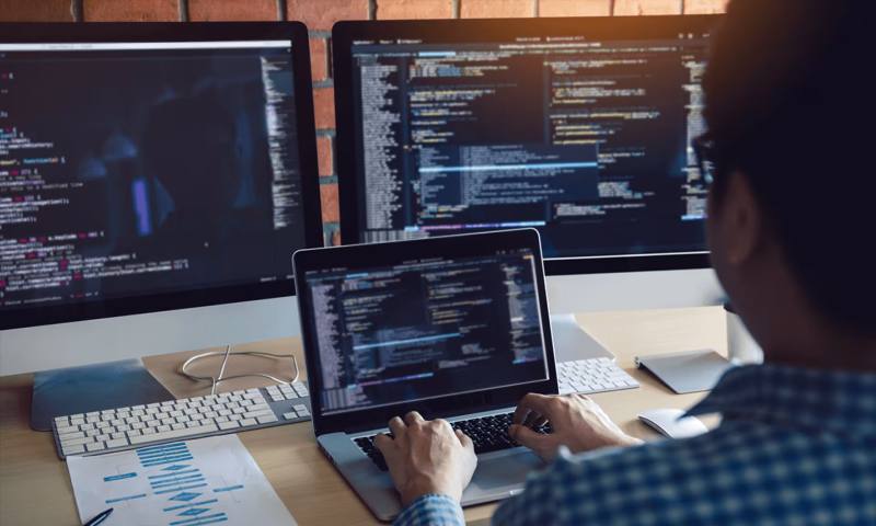 数据科学选型:R与Python如何赋能中山网站建设?